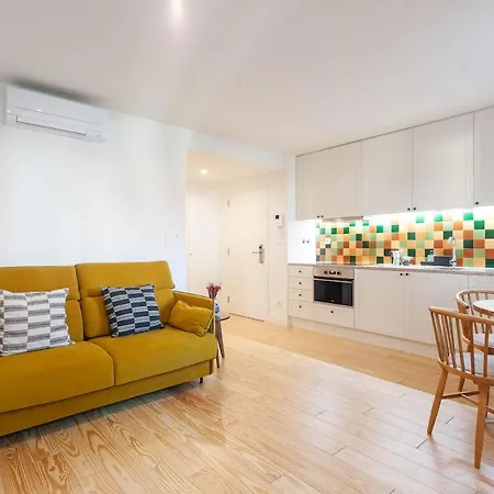 Oasis With Patio Apartman